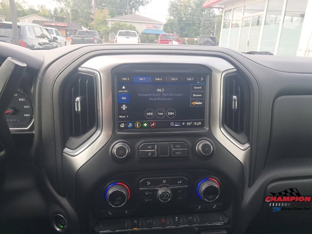 2021 Chevrolet Silverado 1500 4WD Crew Cab Short Bed RST