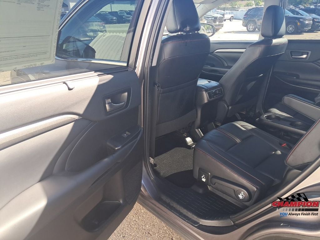 2019 Toyota Highlander SE