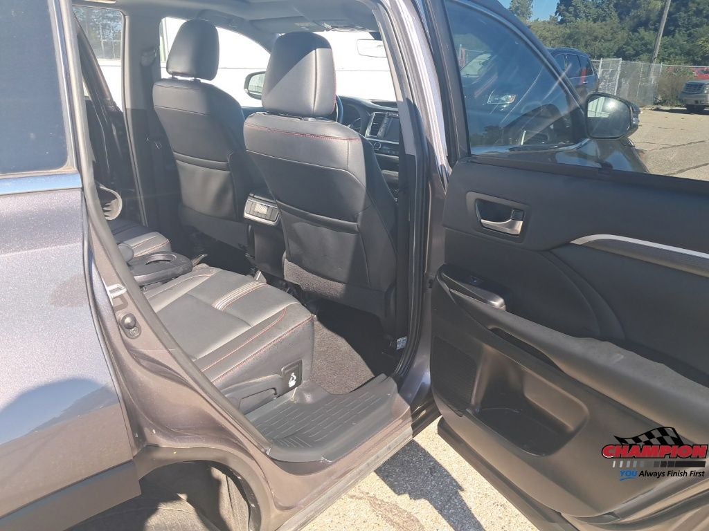 2019 Toyota Highlander SE