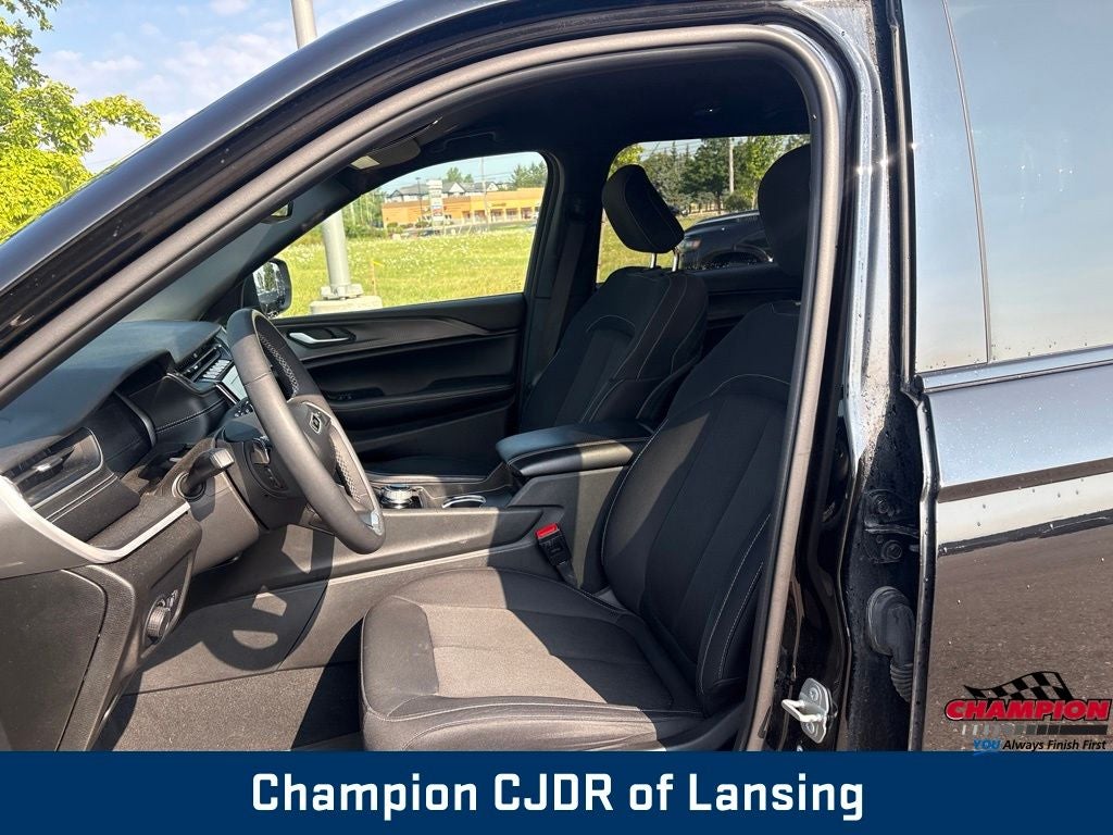 2024 Jeep Grand Cherokee L Laredo 4x4