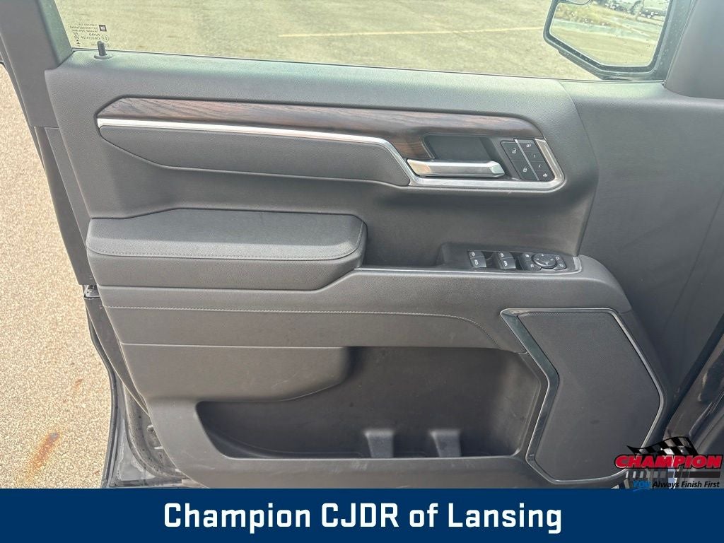 2025 GMC Sierra 1500 4WD Crew Cab Short Box SLT