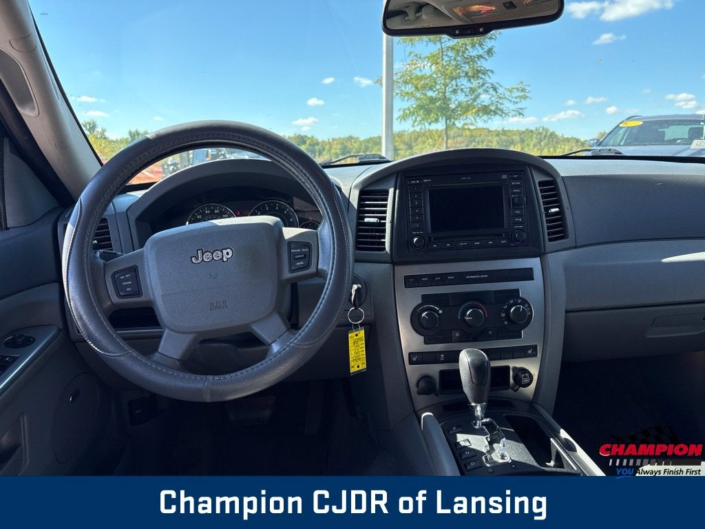 Used 2007 Jeep Grand Cherokee Laredo with VIN 1J8GR48K27C570875 for sale in Lansing, MI