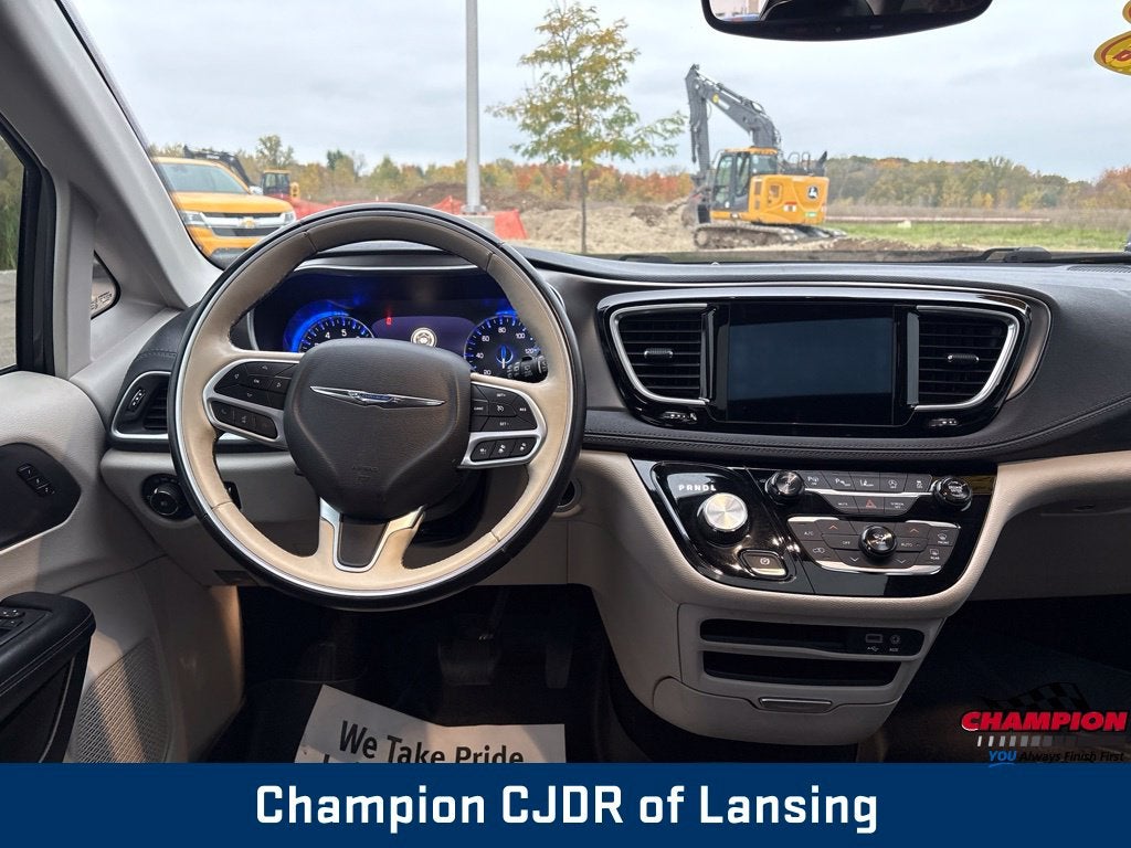 Used 2018 Chrysler Pacifica Limited with VIN 2C4RC1GG0JR108696 for sale in Lansing, MI