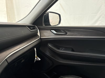 2023 Jeep Grand Cherokee Laredo 4x4