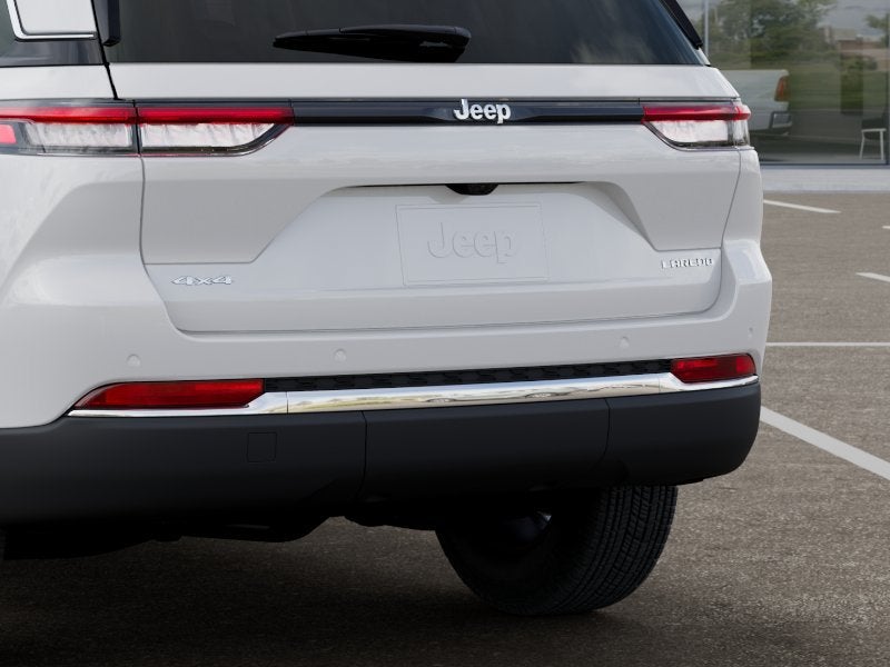 2027 Jeep Grand Cherokee GRAND CHEROKEE LAREDO X 4X4