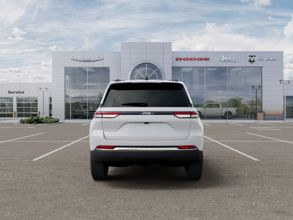 2027 Jeep Grand Cherokee GRAND CHEROKEE LAREDO X 4X4