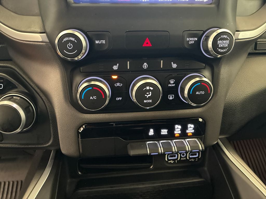 2020 RAM 1500 Big Horn Crew Cab 4x4 5'7' Box