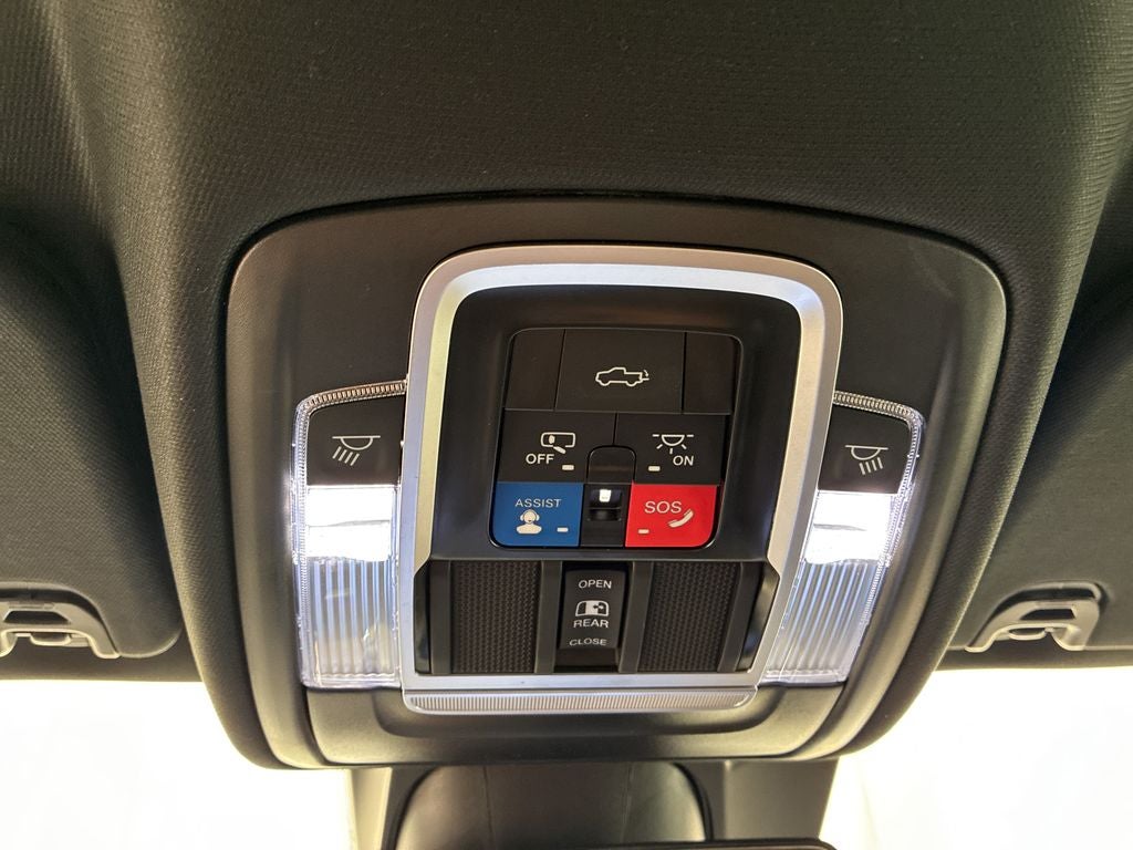 2023 RAM 1500 Laramie Crew Cab 4x4 5'7' Box