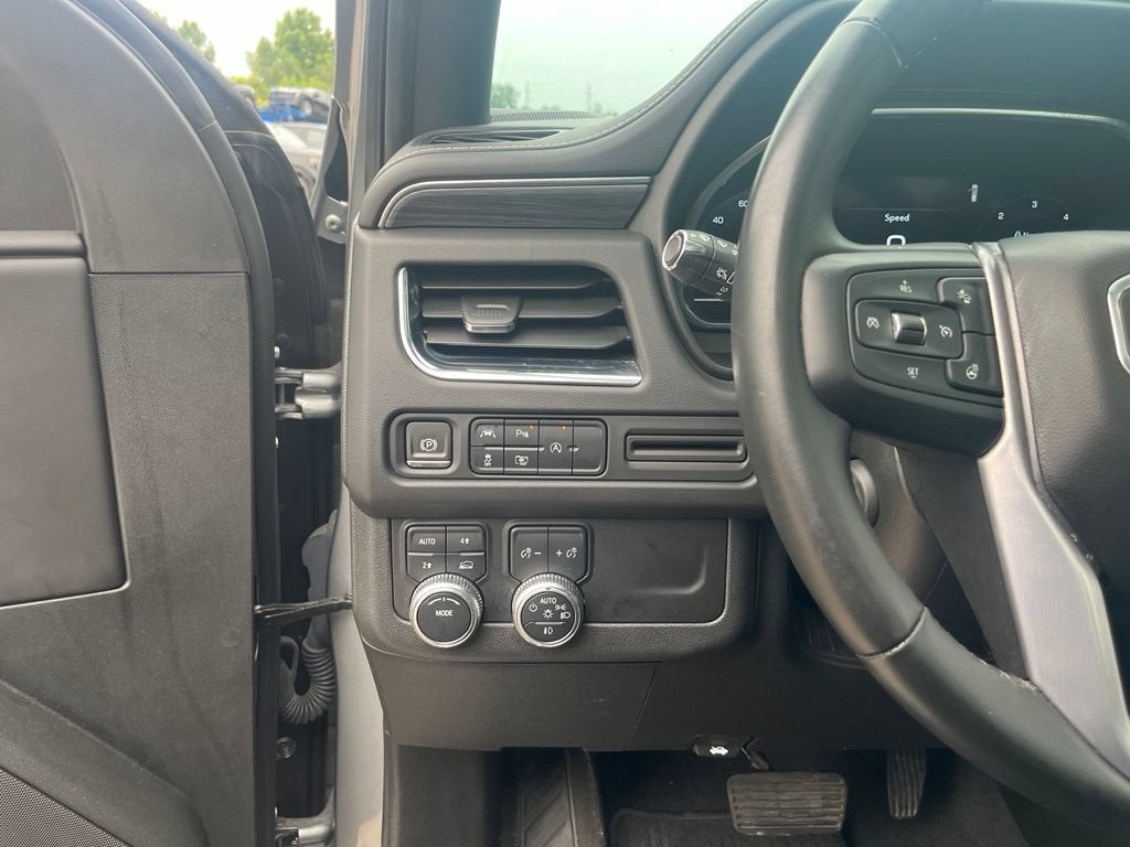 2023 GMC Yukon XL SLT