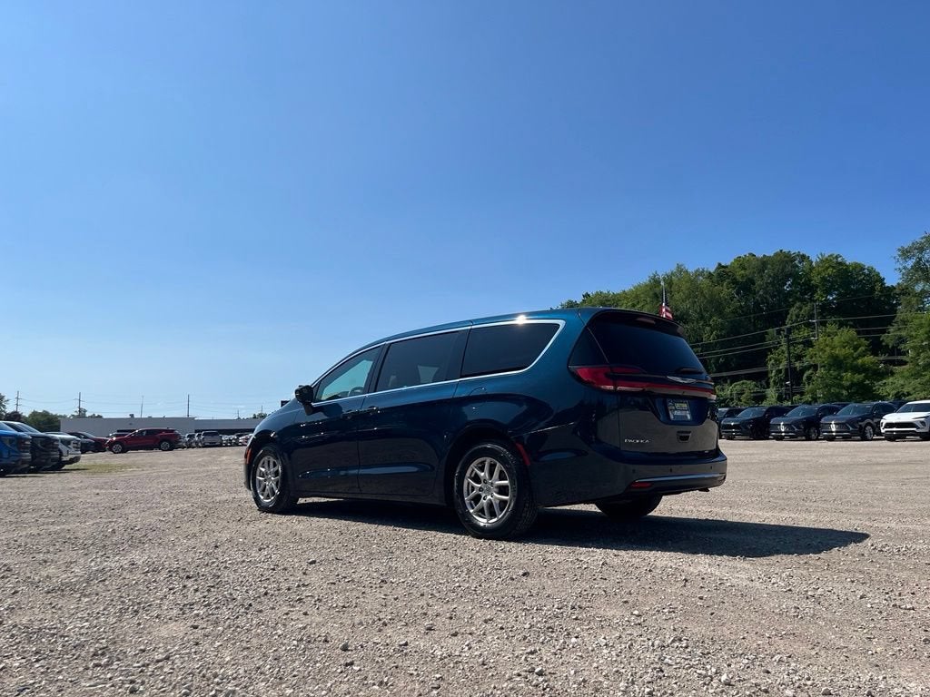 2025 Chrysler Pacifica Select