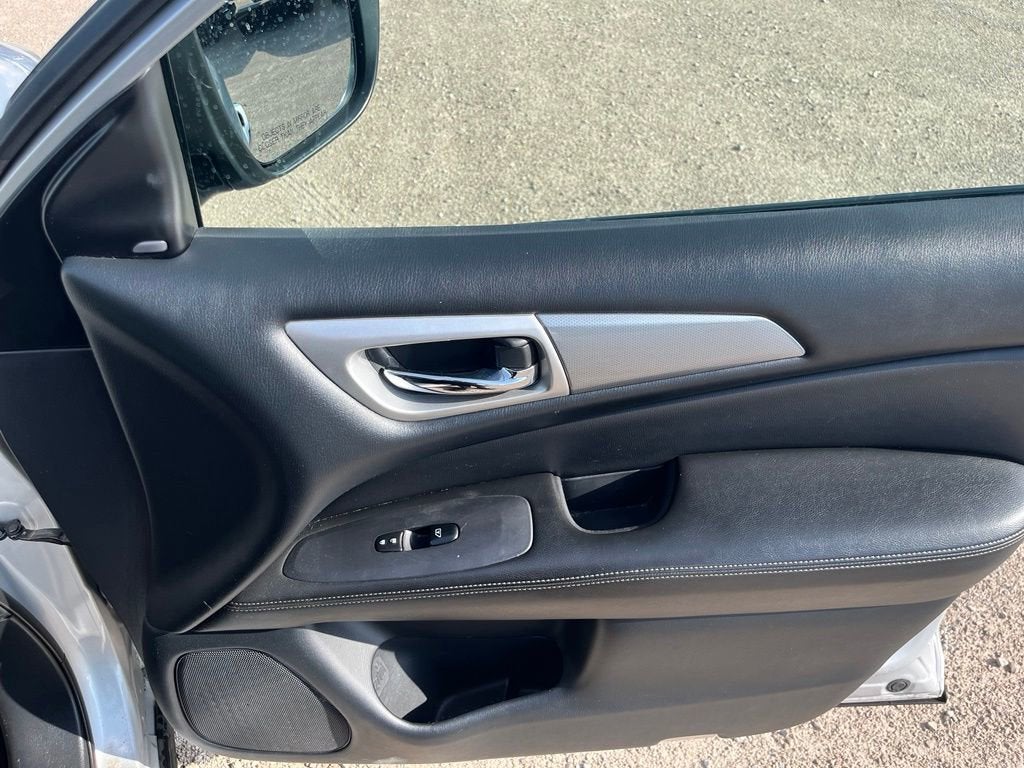 2020 Nissan Pathfinder SL