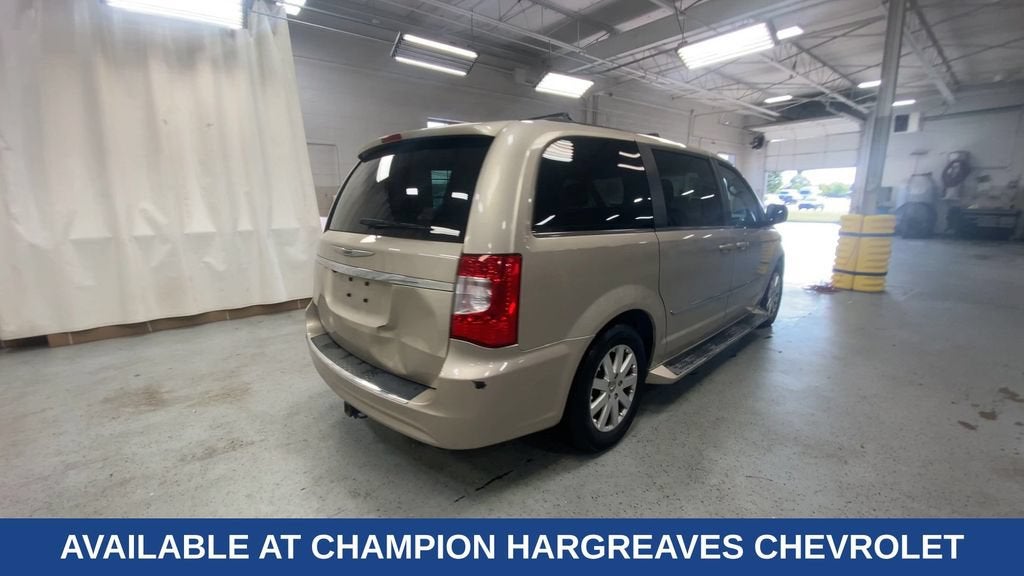2013 Chrysler Town & Country Touring