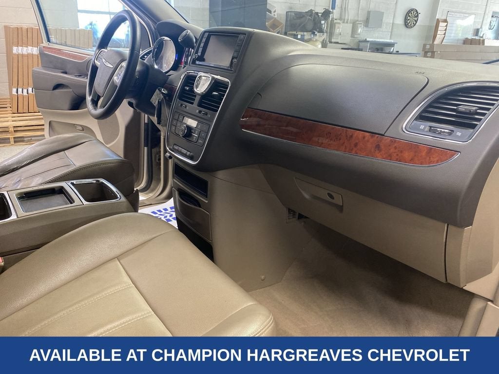 2013 Chrysler Town & Country Touring