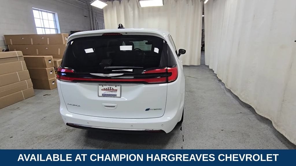 2023 Chrysler Pacifica Hybrid Touring L