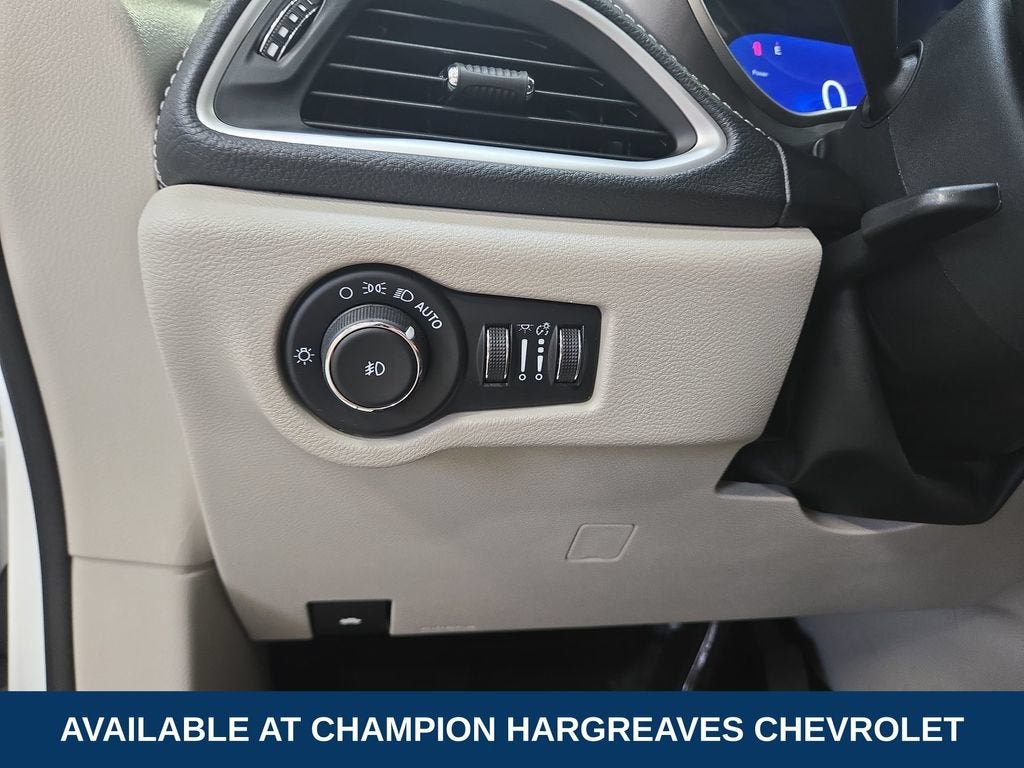 2023 Chrysler Pacifica Hybrid Touring L