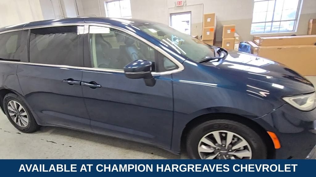 2023 Chrysler Pacifica Hybrid Touring L