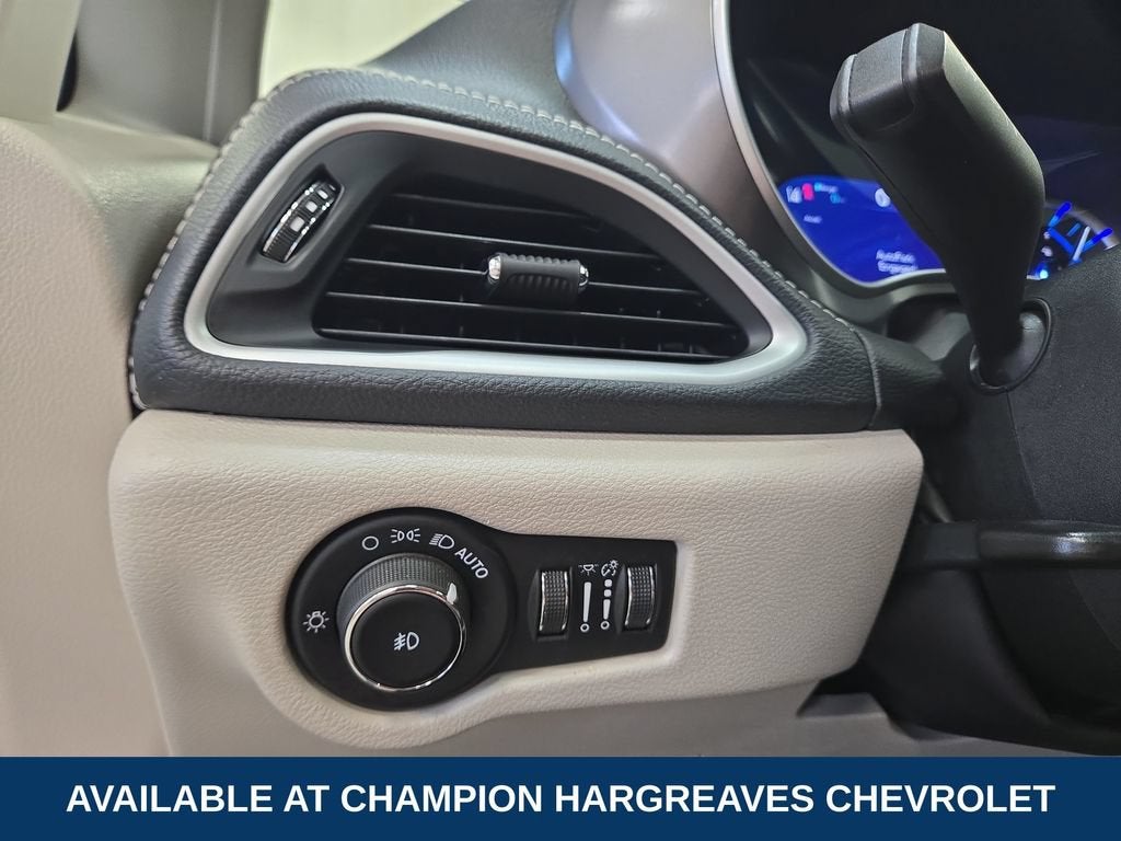 2023 Chrysler Pacifica Hybrid Touring L