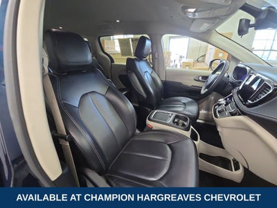 2023 Chrysler Pacifica Hybrid Touring L