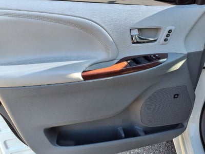 2014 Toyota Sienna XLE